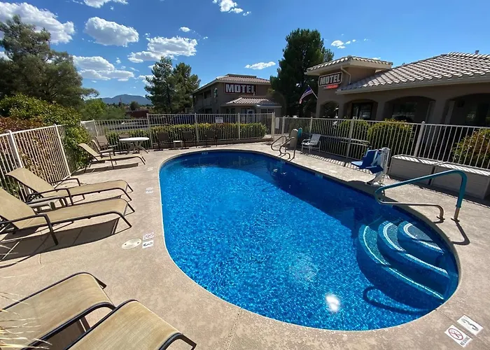 Motel Pines & 2*