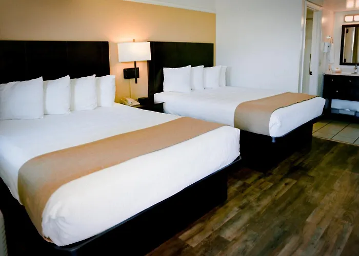 Motel Pines & Cottonwood