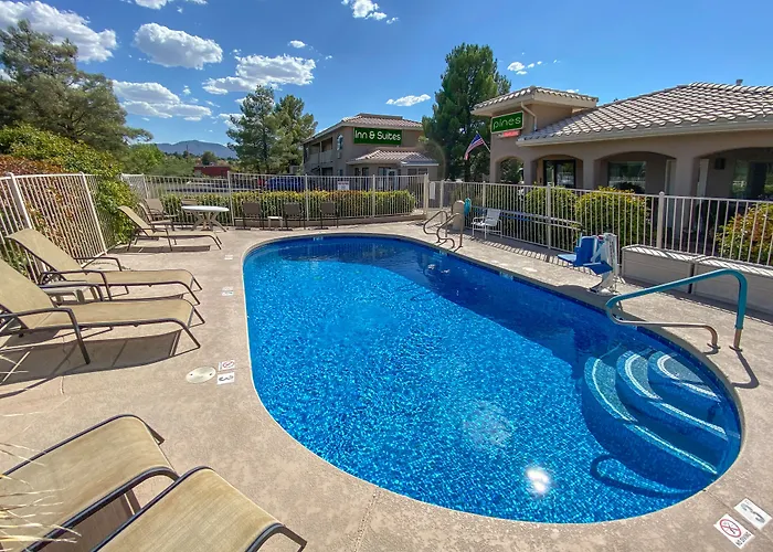 Motel Pines & 2*
