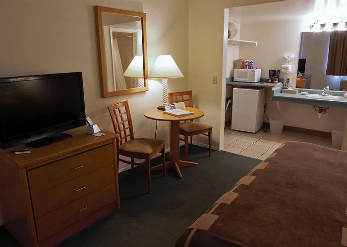 Pines & Motel